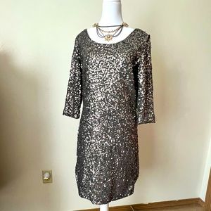 This gray cocktail dress is covered in bronze and silver sequins, very elegant!